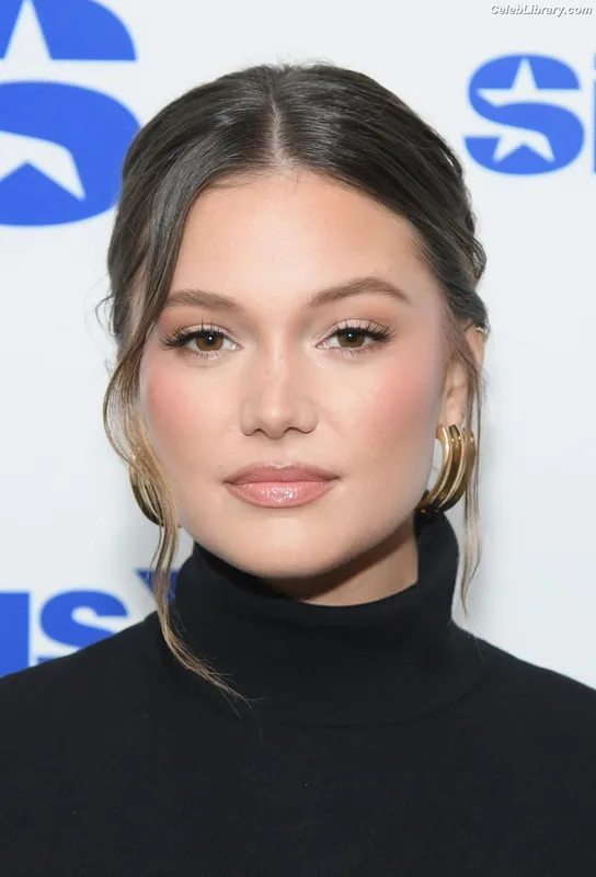 Olivia Holt photo 11 of 717