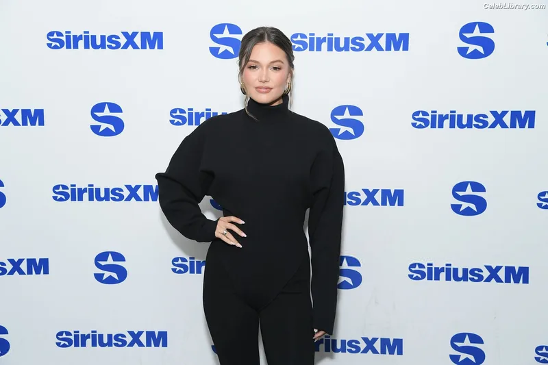 Olivia Holt photo 12 of 717