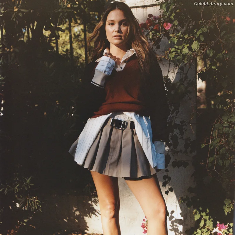 Olivia Holt photo 18 of 717