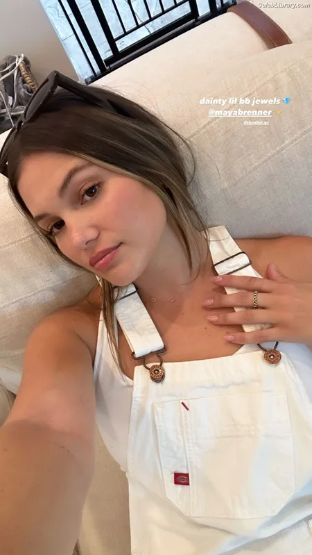 Olivia Holt photo 24 of 717