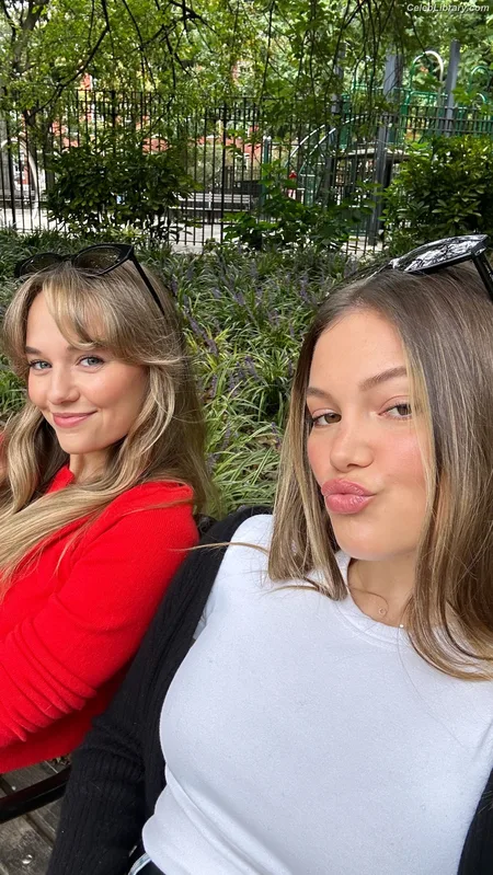 Olivia Holt photo 1 of 717