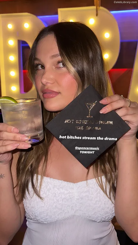 Olivia Holt photo 2 of 717