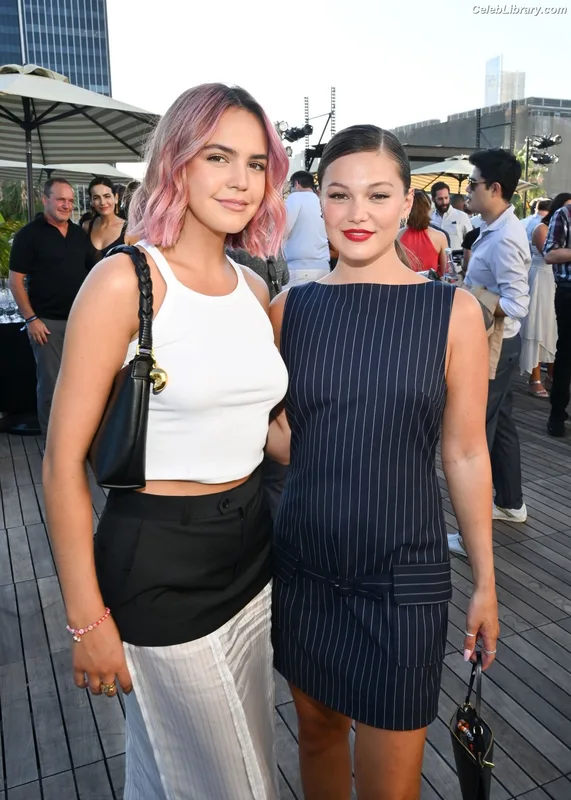Olivia Holt photo 8 of 717