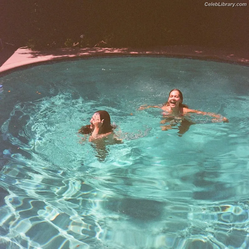Olivia Holt photo 23 of 717