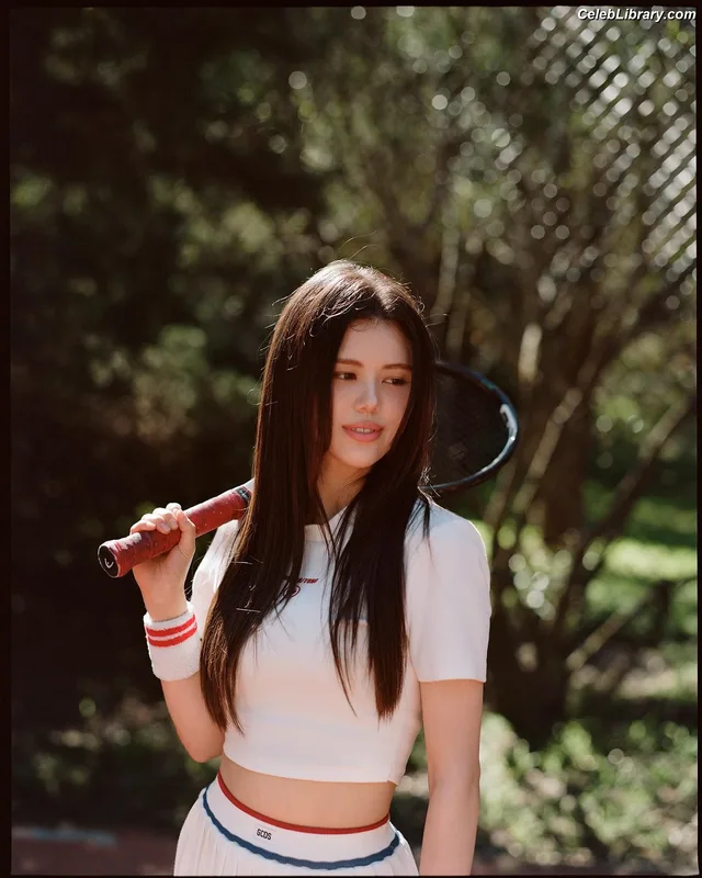 Olivia Marsh photo 10 of 49
