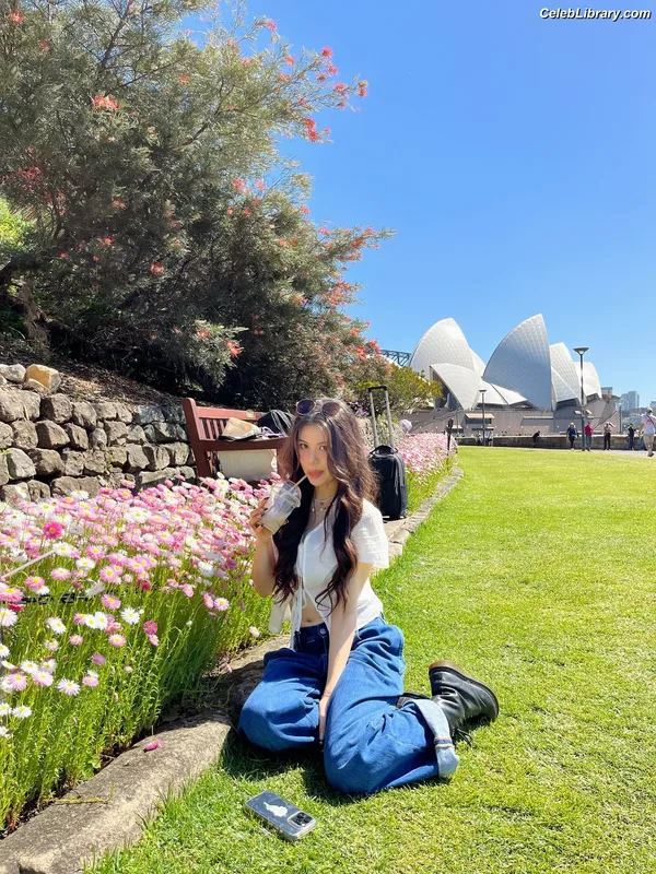 Olivia Marsh photo 15 of 49