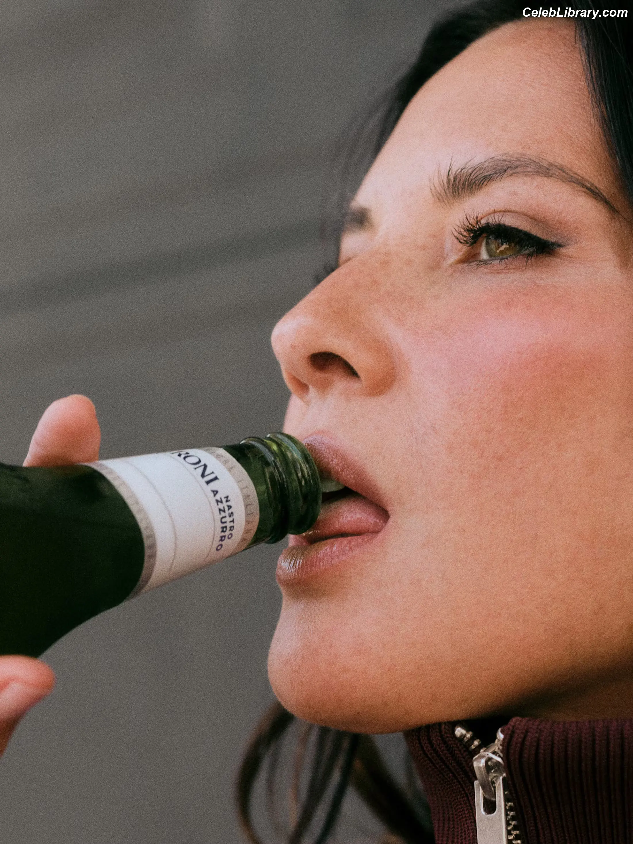 Olivia Munn photo 3 of 1099