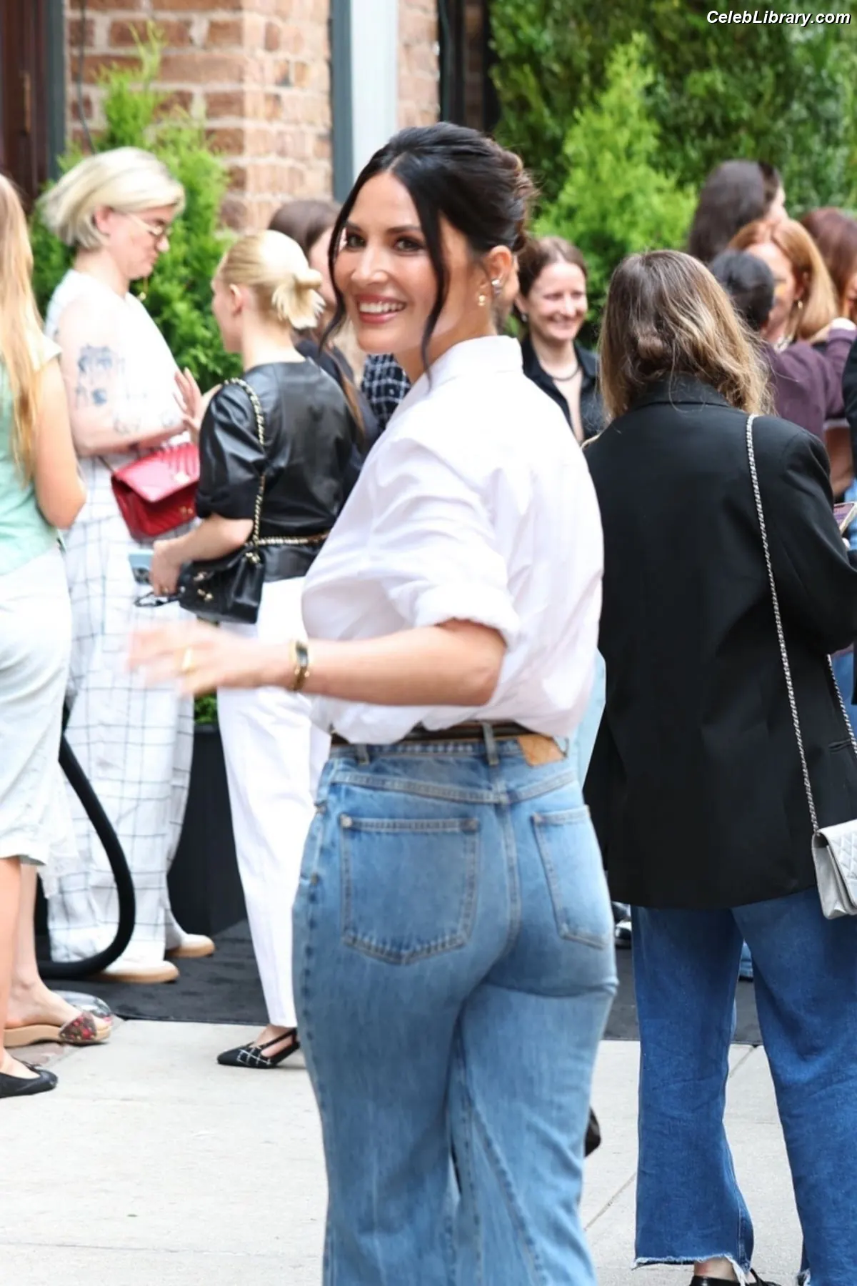 Olivia Munn photo 23 of 1099