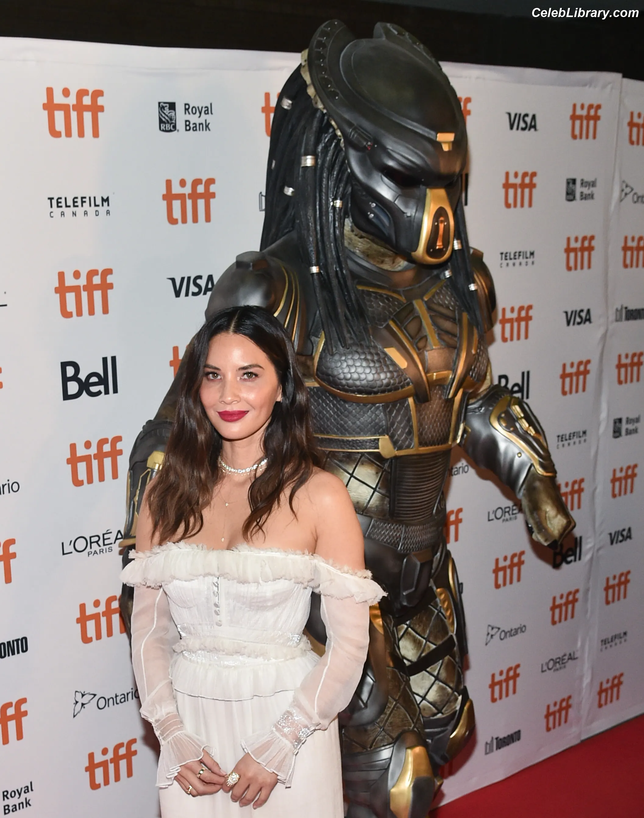 Olivia Munn photo 3 of 1099