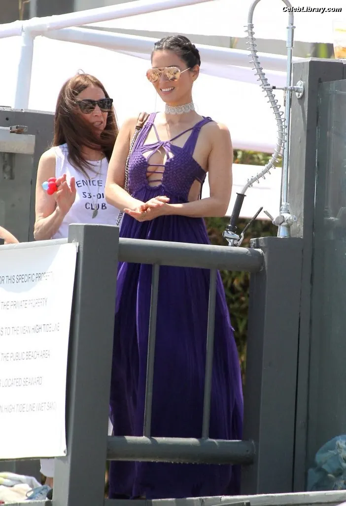 Olivia Munn photo 16 of 1099