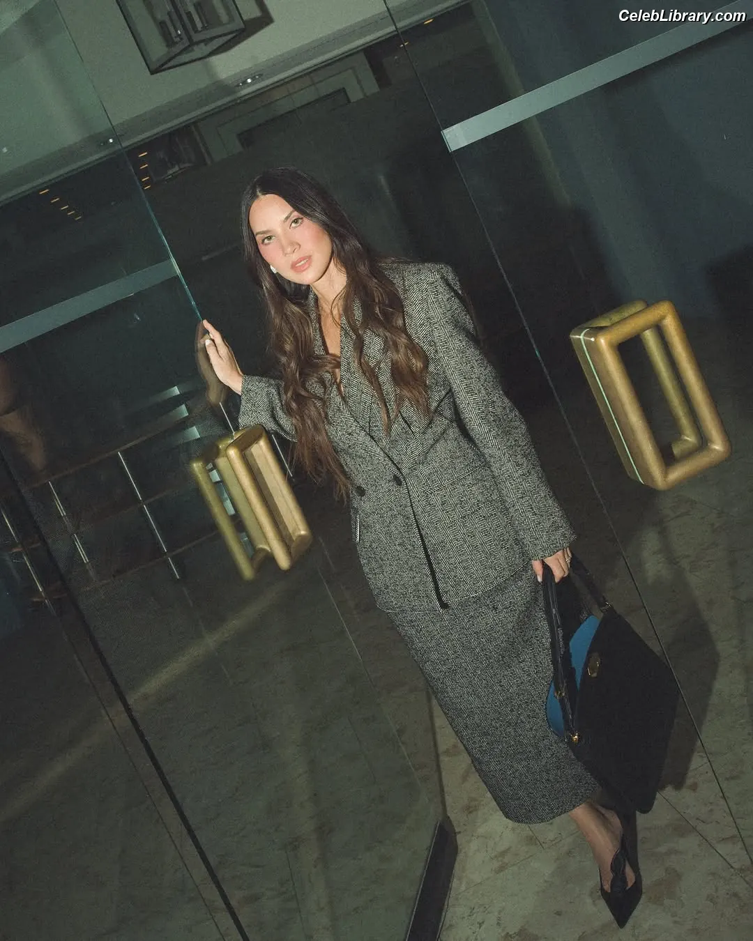 Olivia Munn photo 16 of 1099