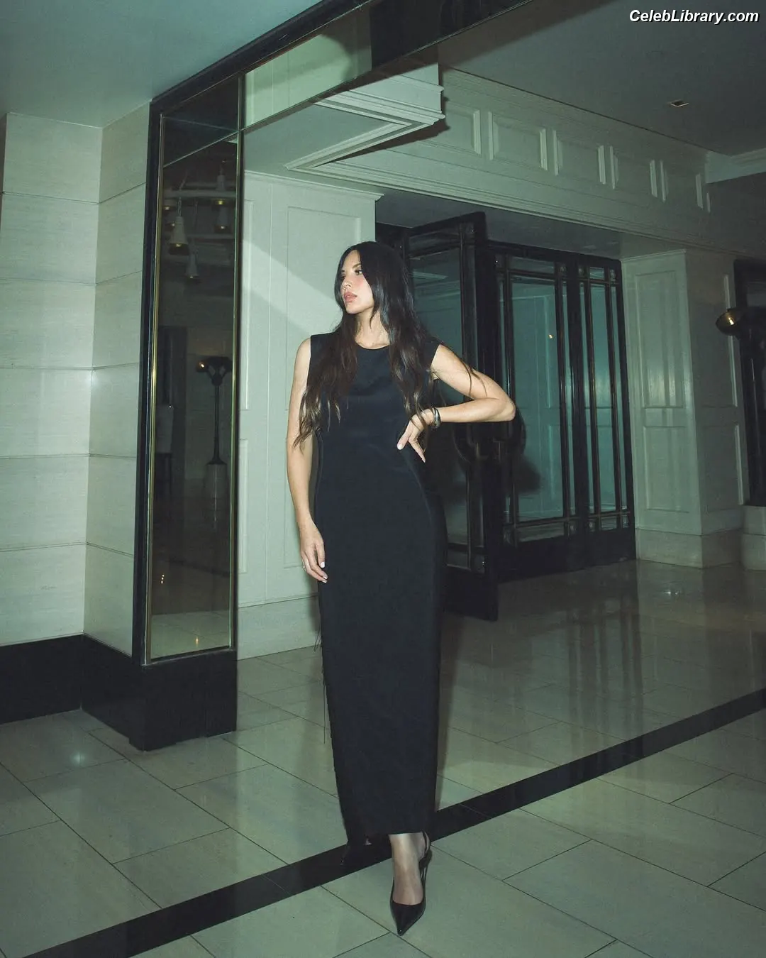 Olivia Munn photo 5 of 1099