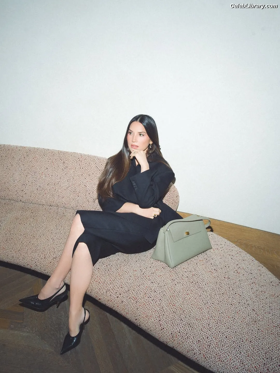Olivia Munn photo 23 of 1099