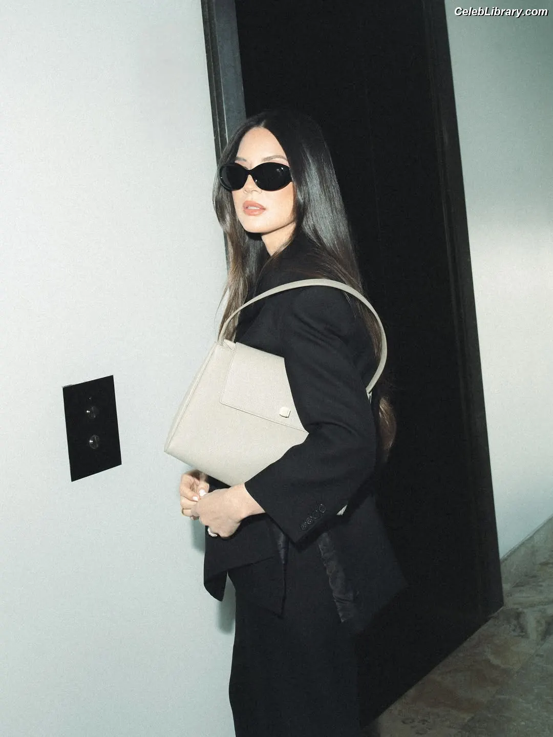 Olivia Munn photo 16 of 1099