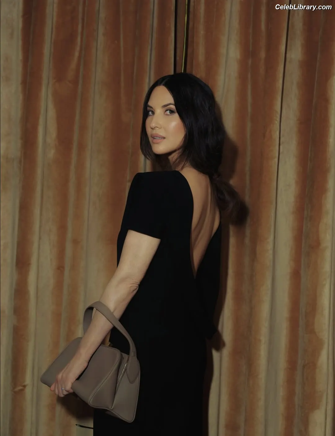 Olivia Munn photo 3 of 1099