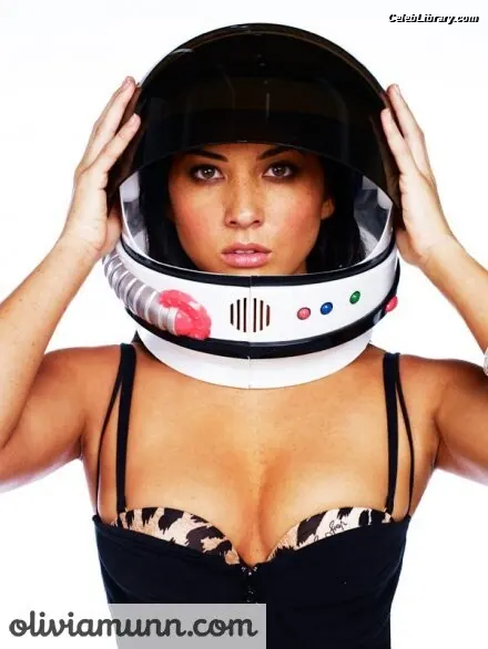Olivia Munn photo 3 of 1099