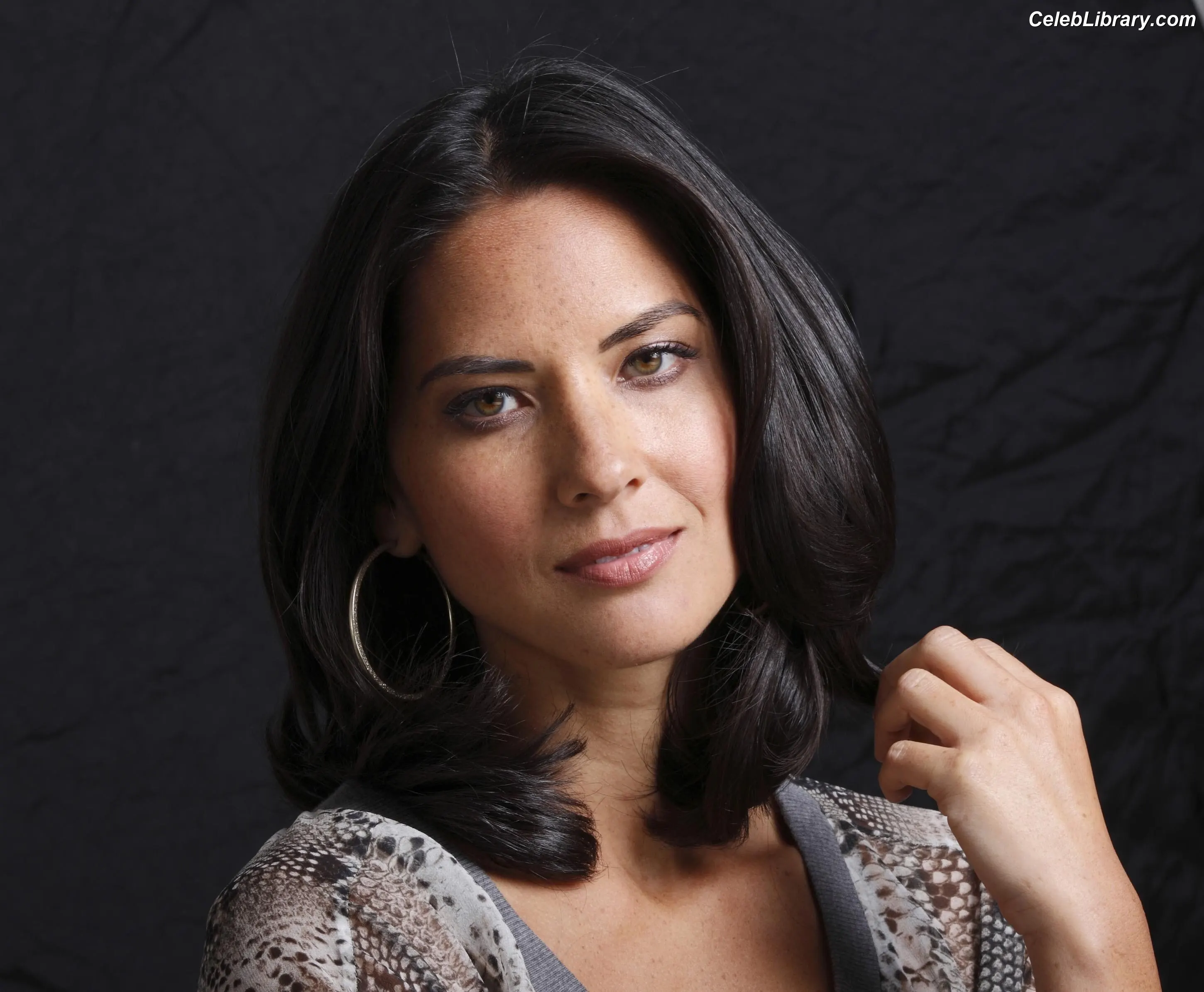 Olivia Munn photo 15 of 1099