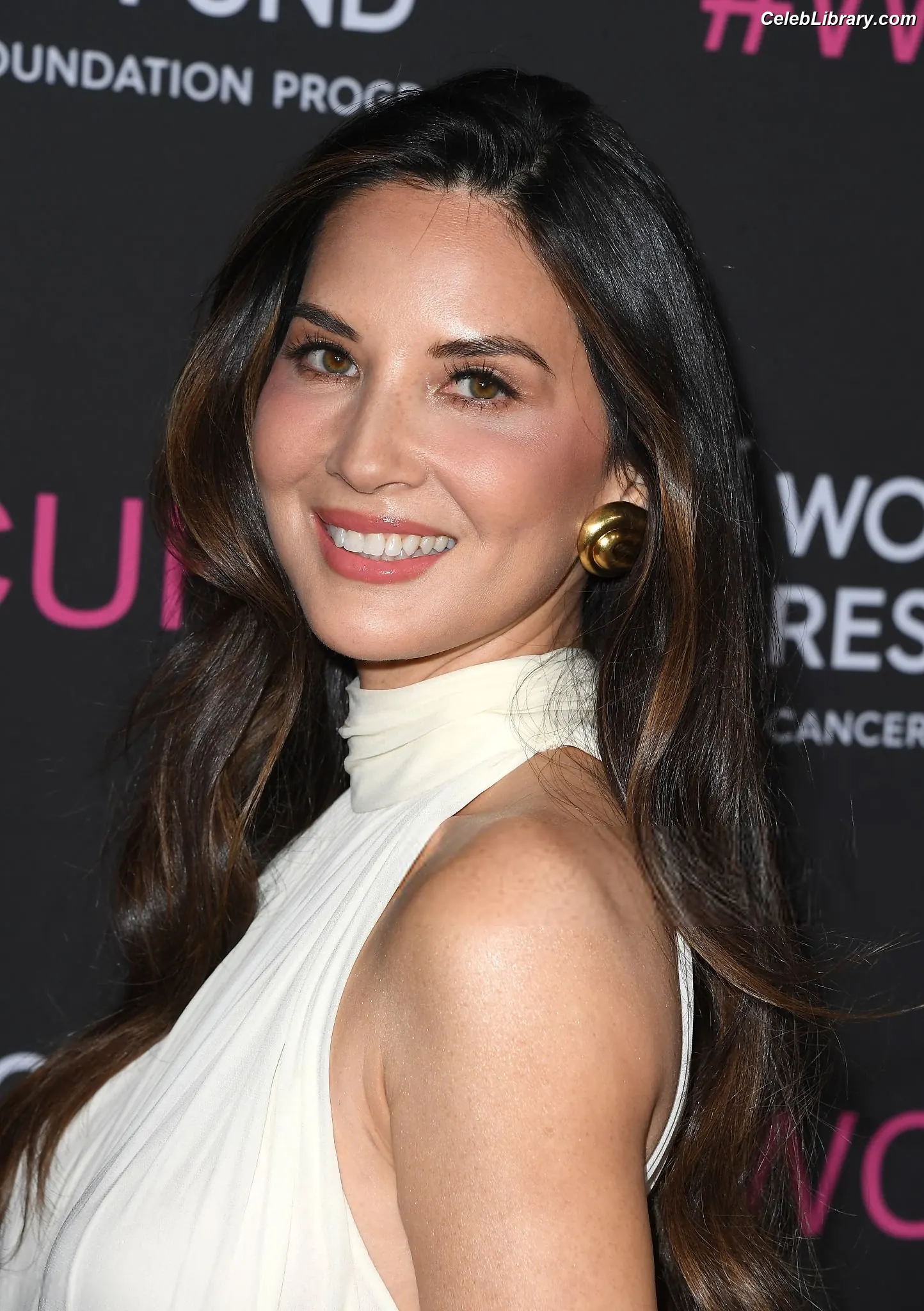 Olivia Munn photo 10 of 1099