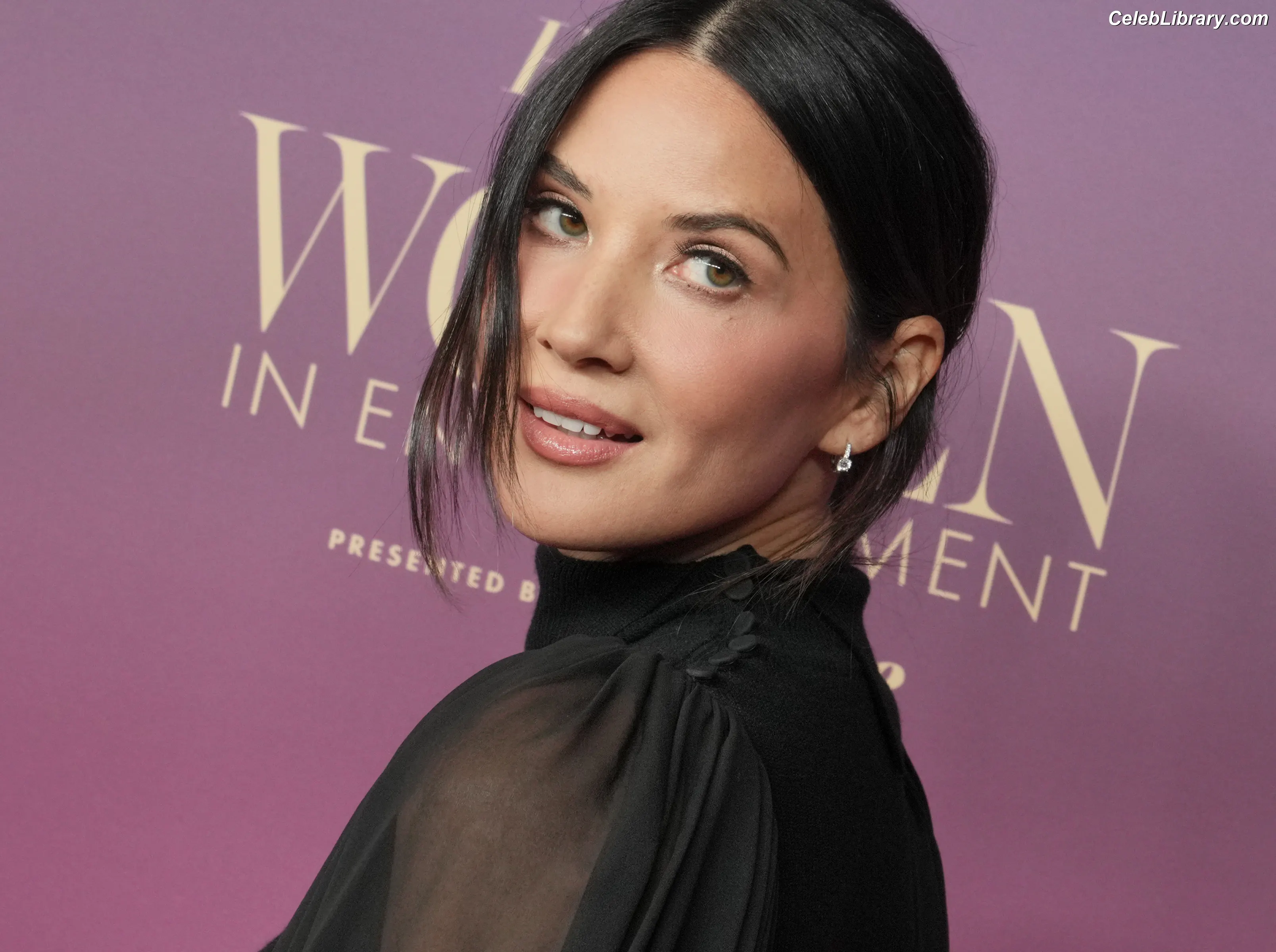 Olivia Munn photo 12 of 1099