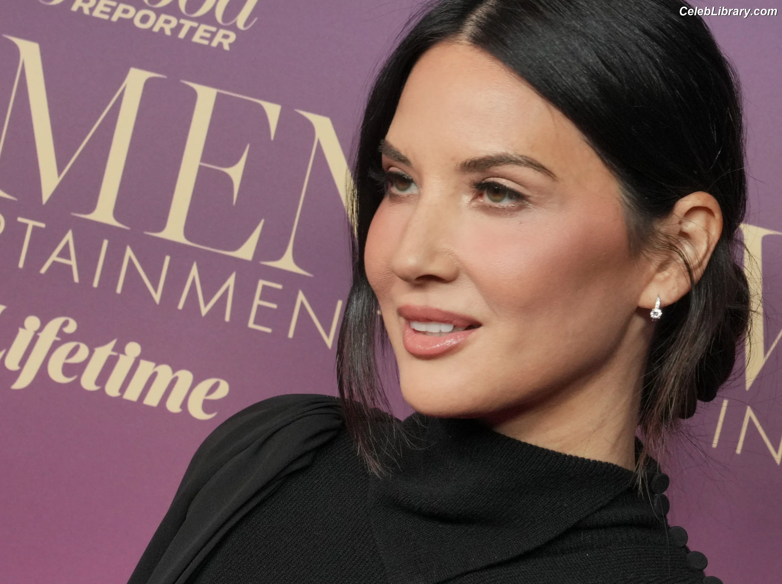Olivia Munn photo 19 of 1099