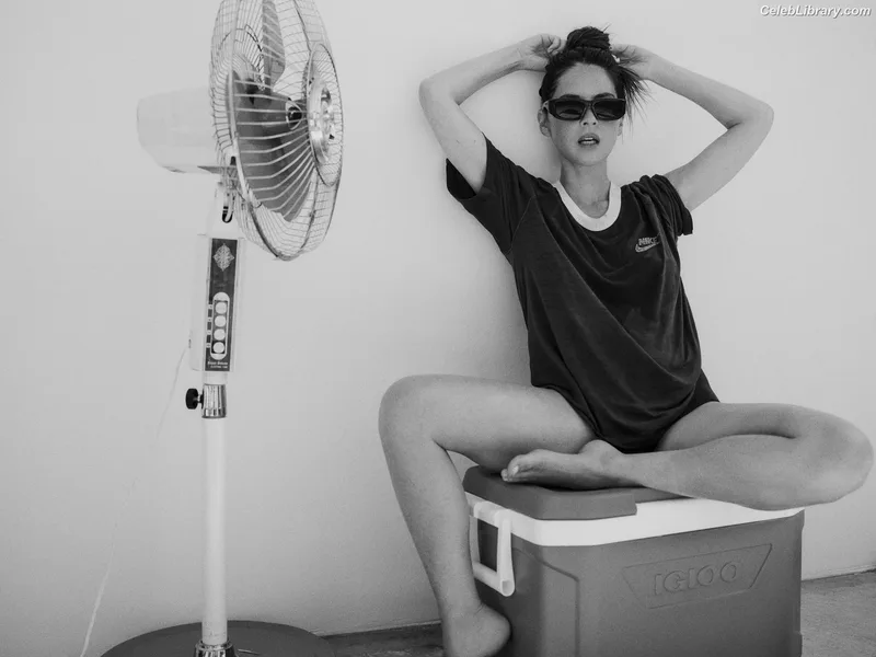 Olivia Munn photo 4 of 1075