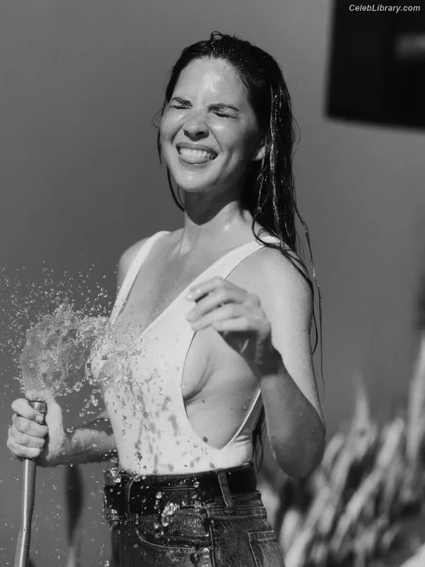 Olivia Munn photo 10 of 1075