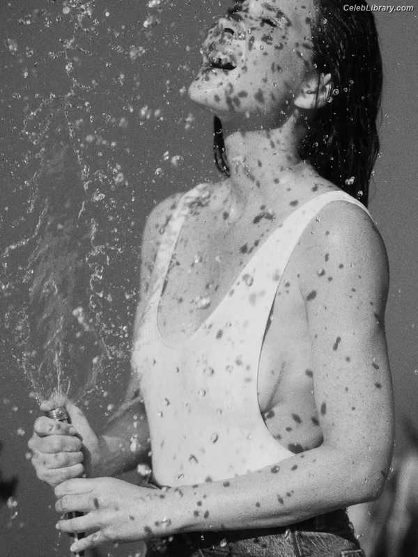 Olivia Munn photo 11 of 1075
