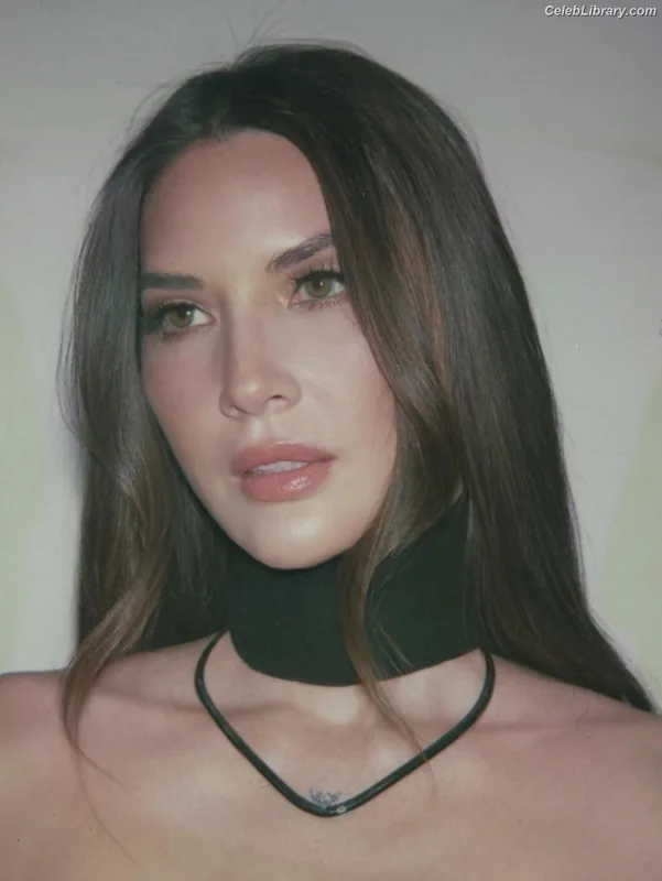Olivia Munn photo 5 of 1075