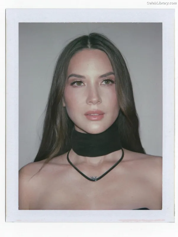 Olivia Munn photo 6 of 1075