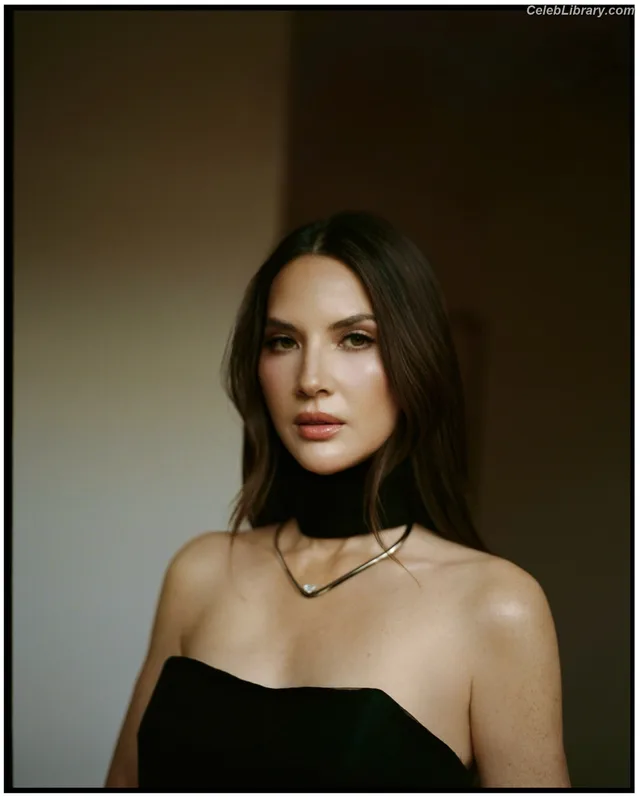 Olivia Munn photo 7 of 1075