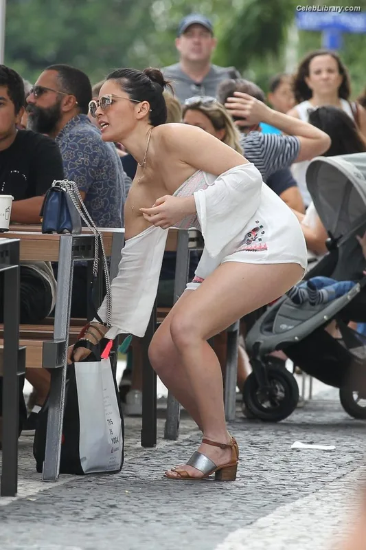 Olivia Munn photo 13 of 1075