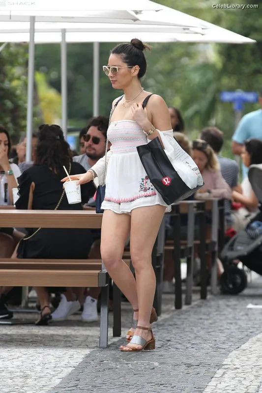 Olivia Munn photo 20 of 1075