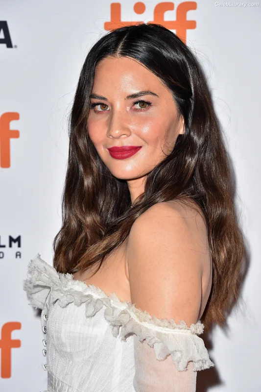 Olivia Munn photo 7 of 1075