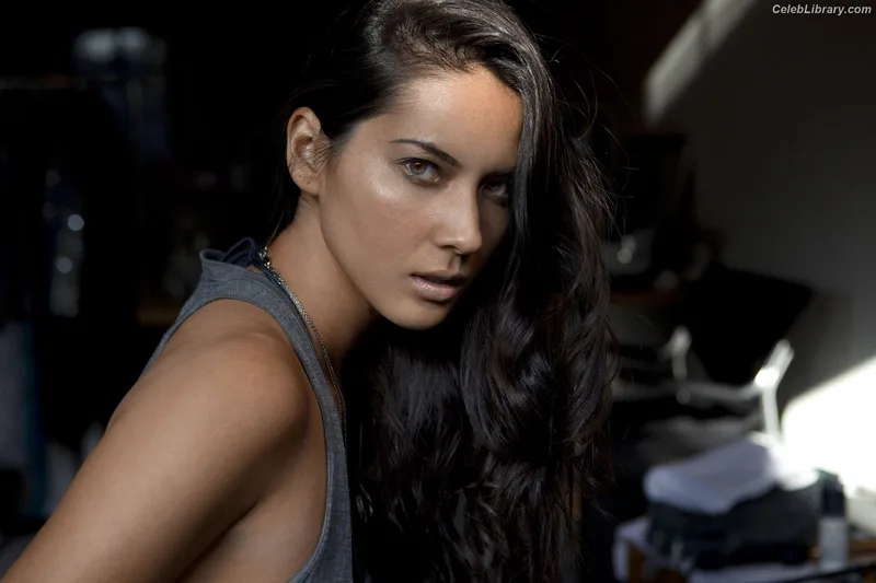 Olivia Munn photo 1 of 1075