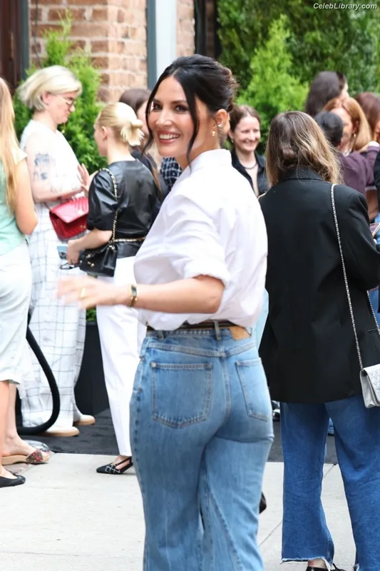 Olivia Munn photo 22 of 1075