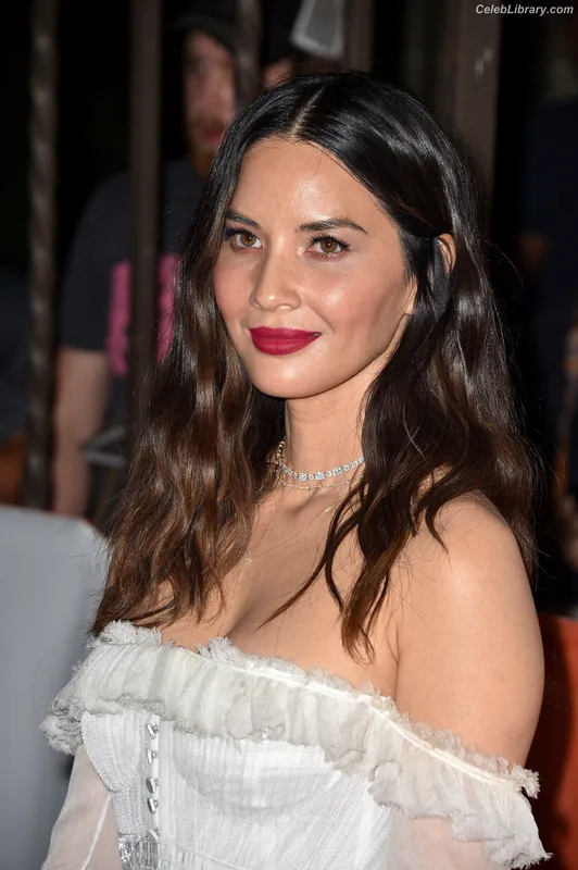 Olivia Munn photo 23 of 1075