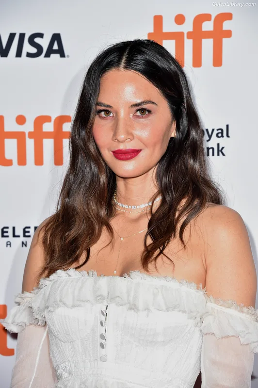 Olivia Munn photo 18 of 1075