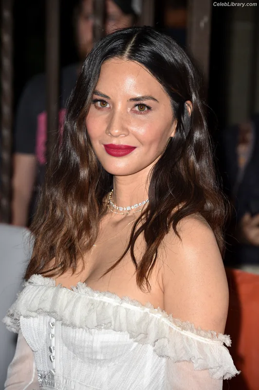 Olivia Munn photo 19 of 1075