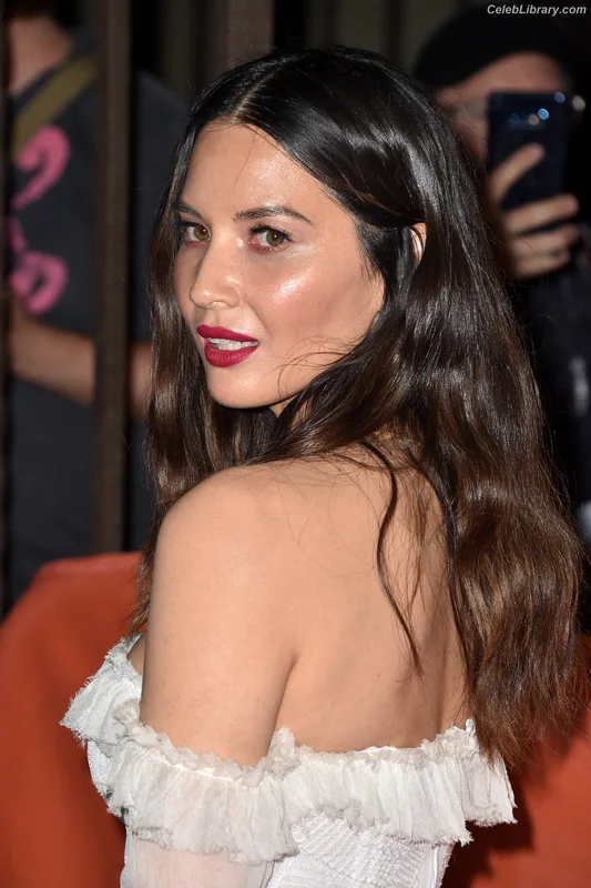 Olivia Munn photo 10 of 1075