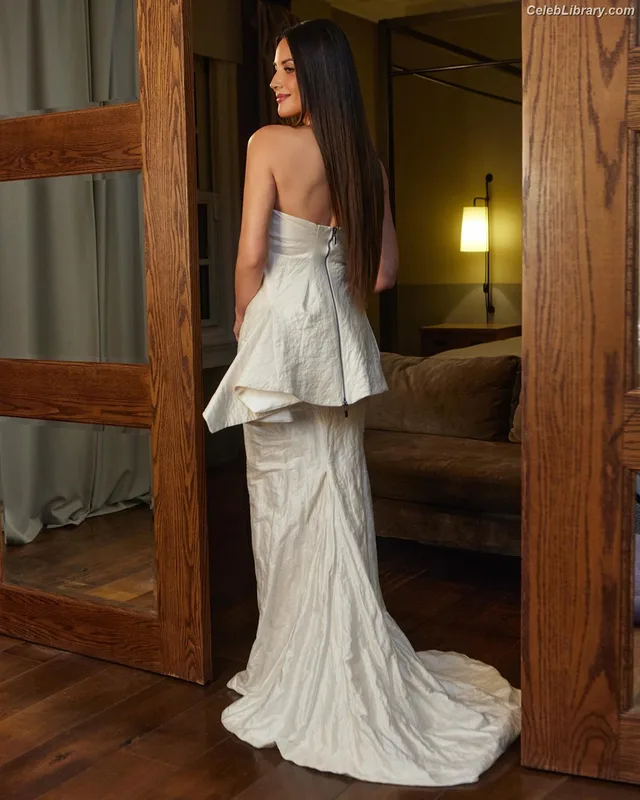 Olivia Munn photo 18 of 1075