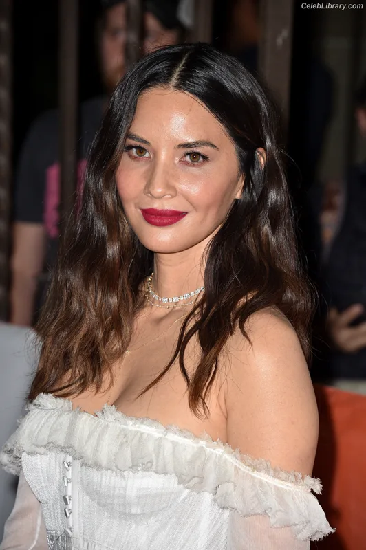 Olivia Munn photo 6 of 1075
