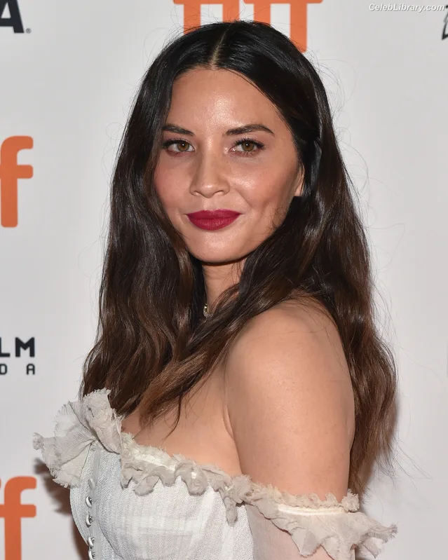Olivia Munn photo 14 of 1075