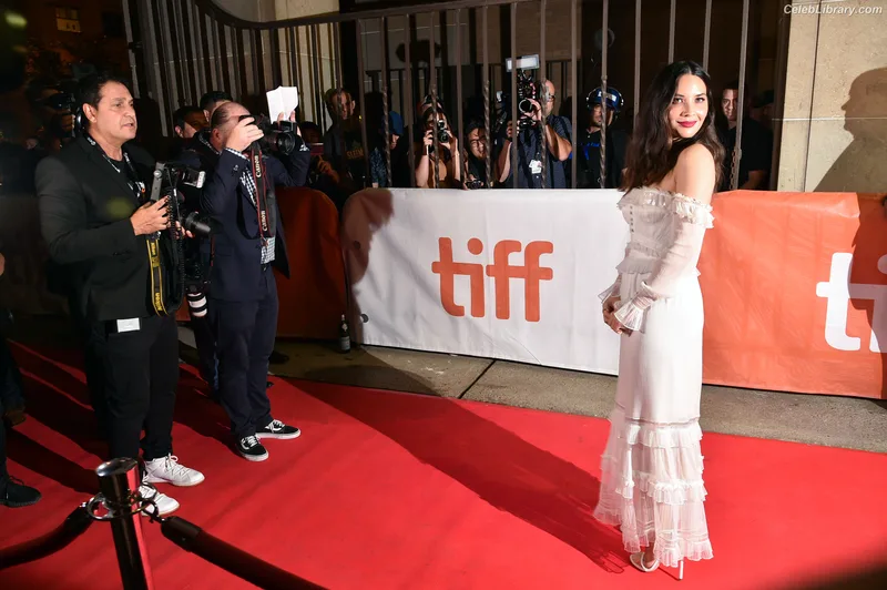 Olivia Munn photo 1 of 1075