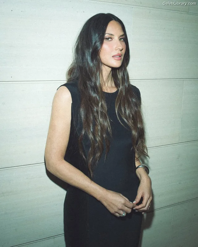 Olivia Munn photo 5 of 1075