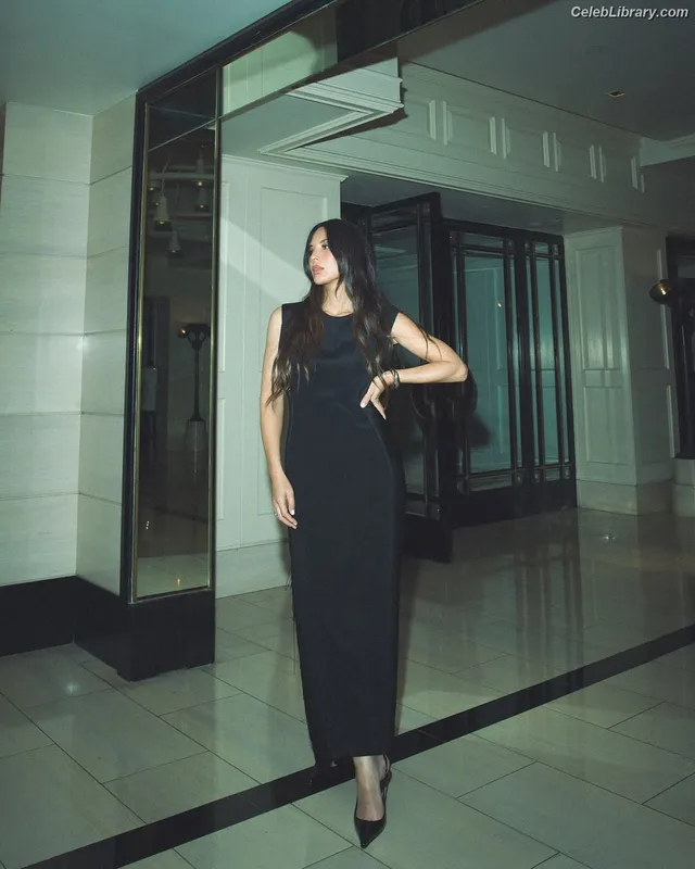 Olivia Munn photo 6 of 1075