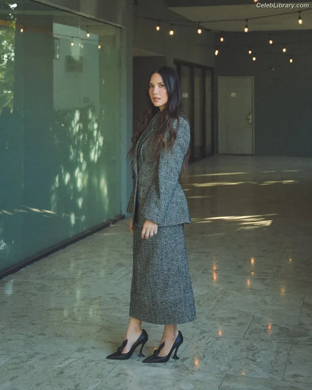Olivia Munn photo 10 of 1075
