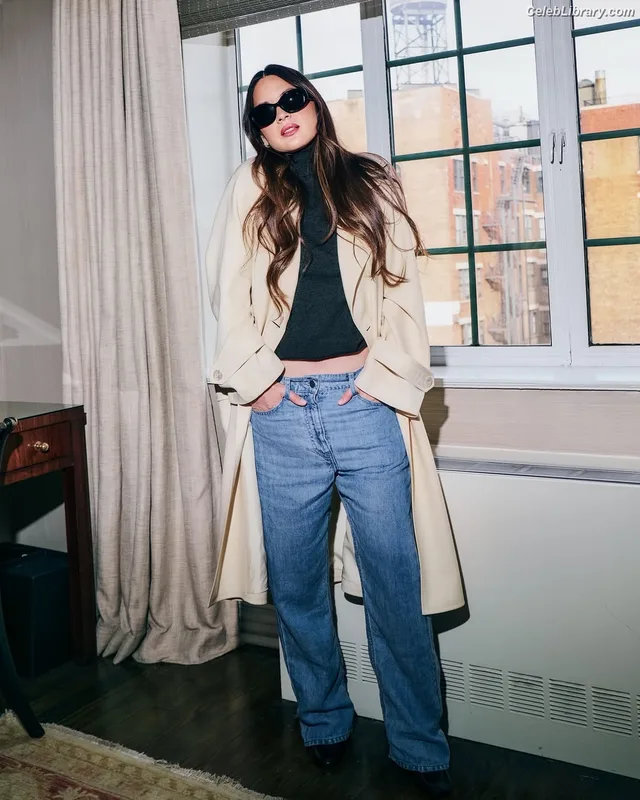 Olivia Munn photo 20 of 1075