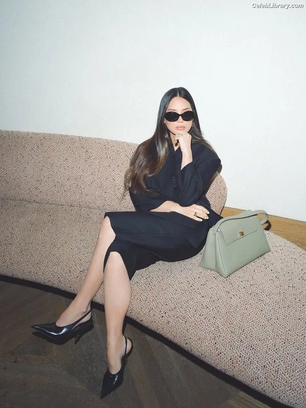 Olivia Munn photo 21 of 1075