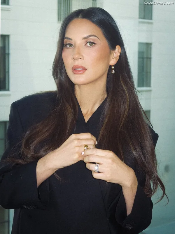 Olivia Munn photo 22 of 1075