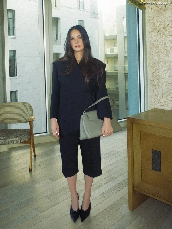 Olivia Munn photo 23 of 1075